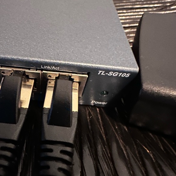 TP-Link 5 Port Gigabit Ethernet Splitter - Picture 2 of 3